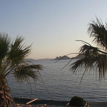 Ado Beach Hotel Тургутрейс Екстериор снимка