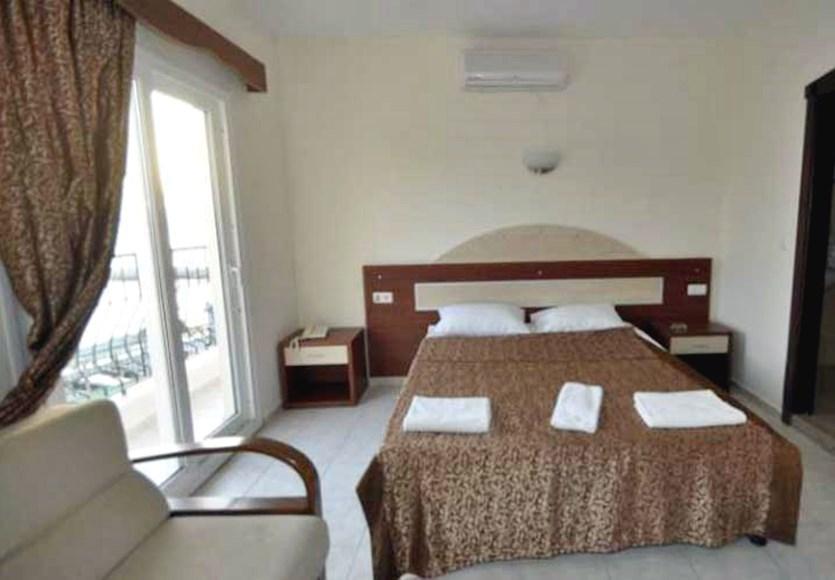 Ado Beach Hotel Тургутрейс Екстериор снимка