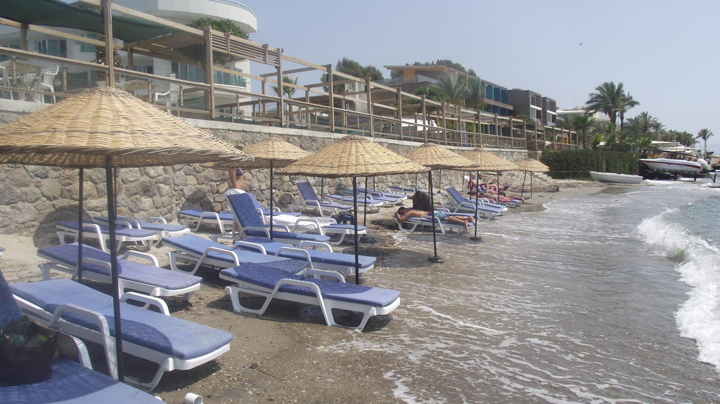 Ado Beach Hotel Тургутрейс Екстериор снимка
