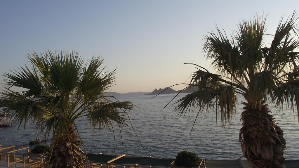 Ado Beach Hotel Тургутрейс Екстериор снимка