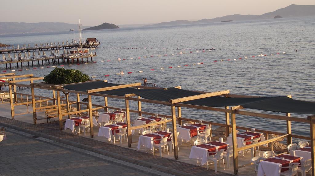 Ado Beach Hotel Тургутрейс Екстериор снимка
