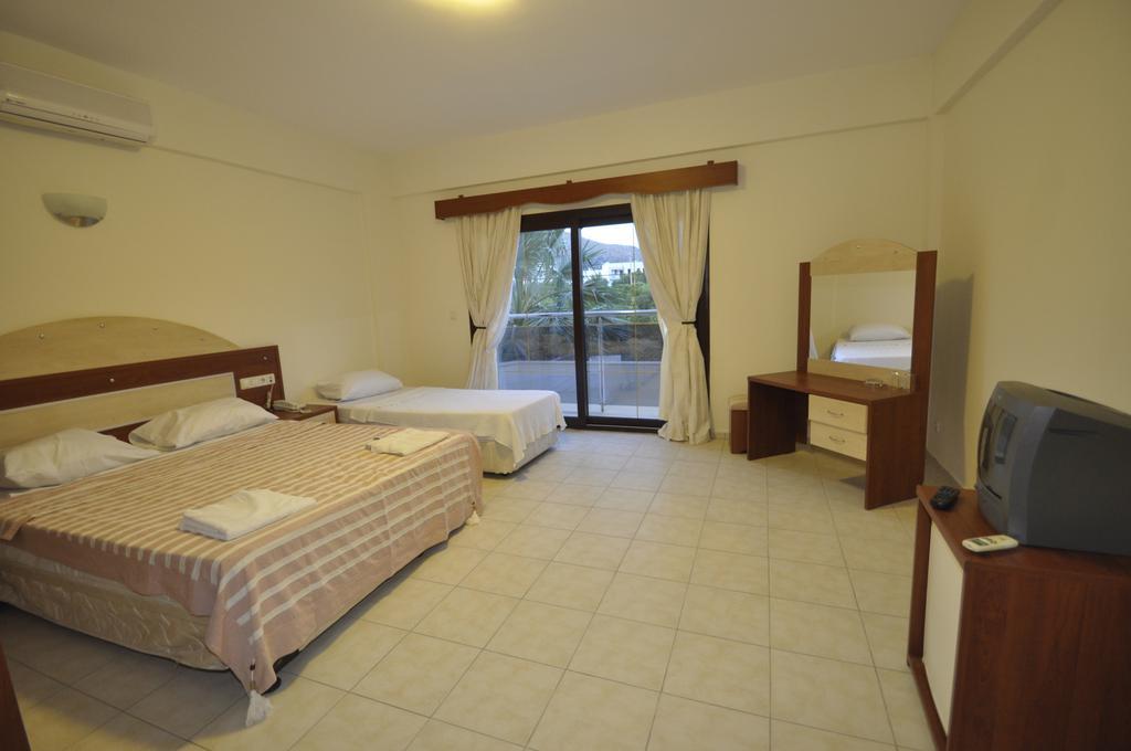 Ado Beach Hotel Тургутрейс Стая снимка