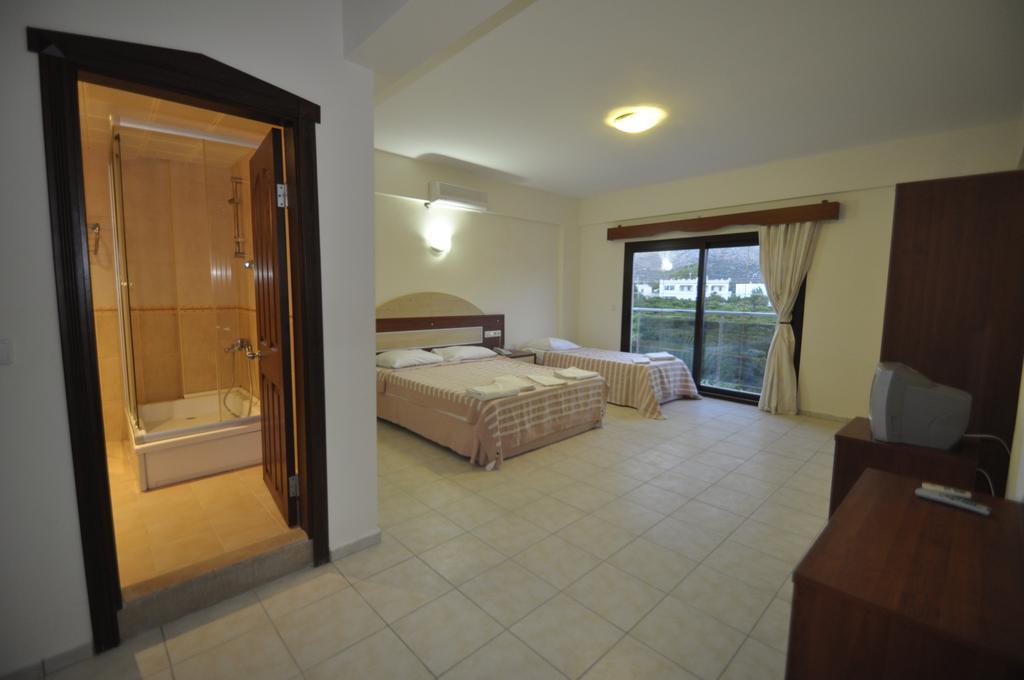 Ado Beach Hotel Тургутрейс Стая снимка