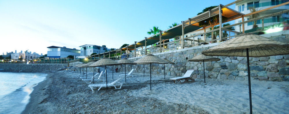 Ado Beach Hotel Тургутрейс Екстериор снимка