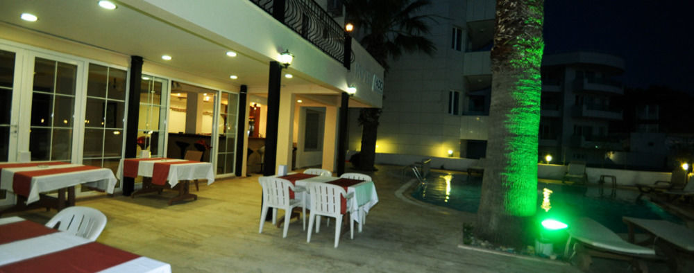 Ado Beach Hotel Тургутрейс Екстериор снимка